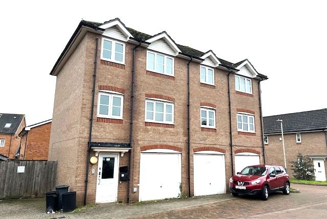 Flat for sale in Nine Acres Close, Hayes