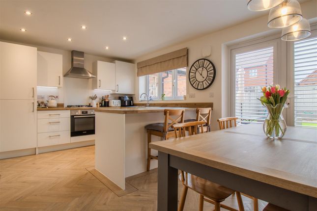 6, Cox Drive, Southam photo 2