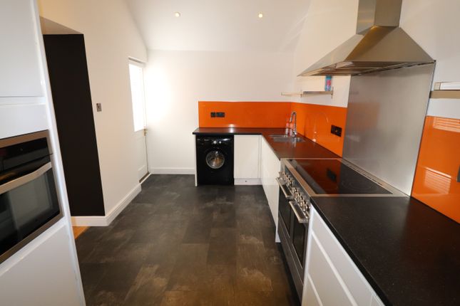 17, Sara Crescent, Greenhithe photo 2