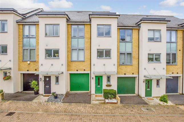 4-bed house on 8, Darwin Rise, Gravesend, £450,000