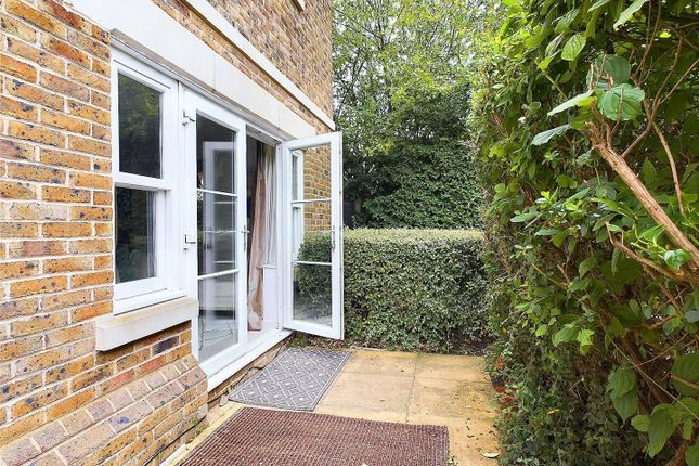 3 Roxborough House,, Northcote Road, St Margarets photo 2