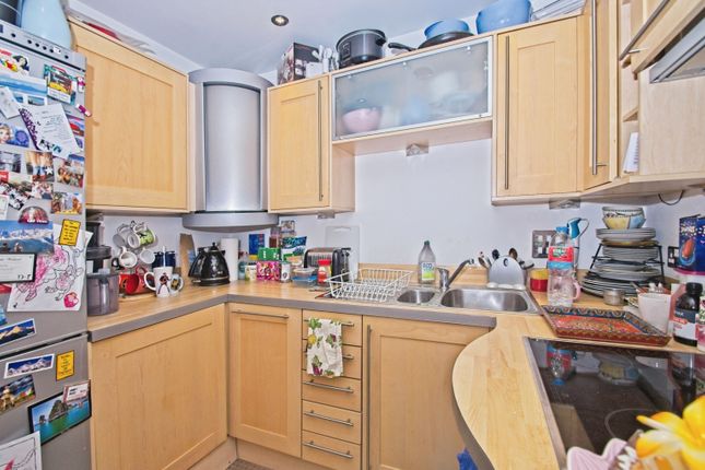 87, Havannah Street, Cardiff photo 3