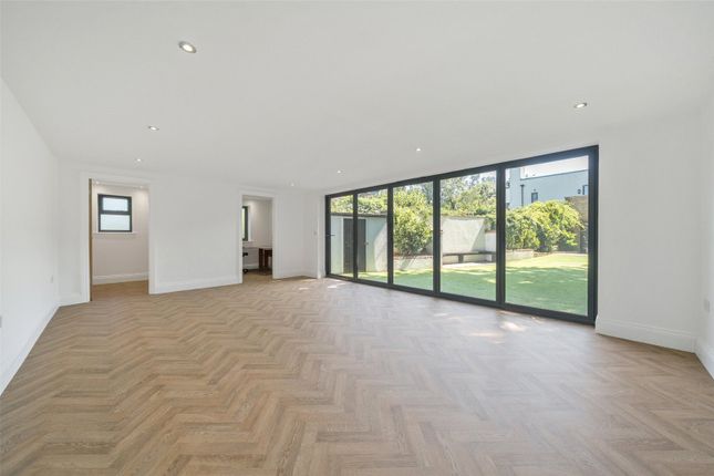 102b,, Westcombe Hill, Blackheath photo 3