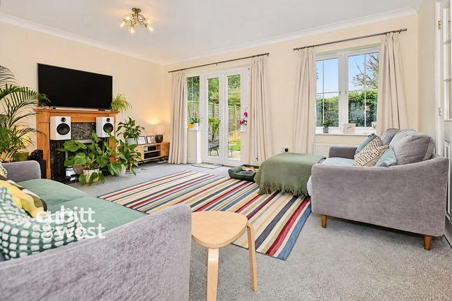 Caspian Close, Chichester photo 2