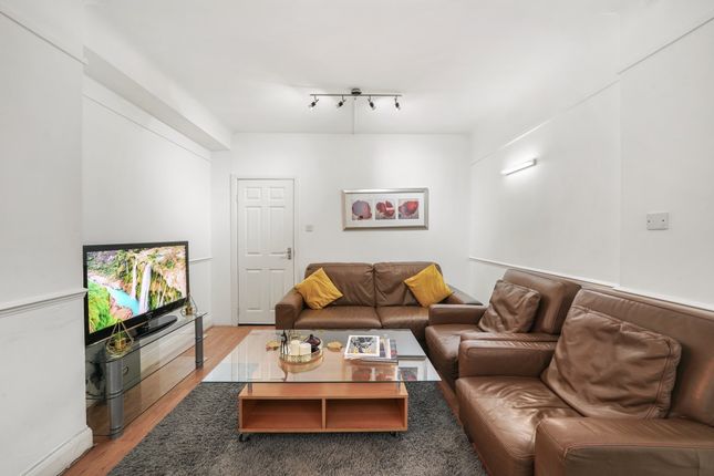 Room 4, Flat 42, Cumberland Court, Great Cumberland Place, London photo 3
