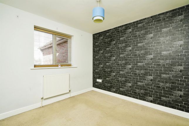 End terrace house for sale in Oatland Road, Didcot
