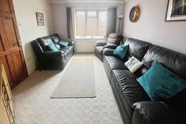 8, The Brindles, Lowestoft photo 4