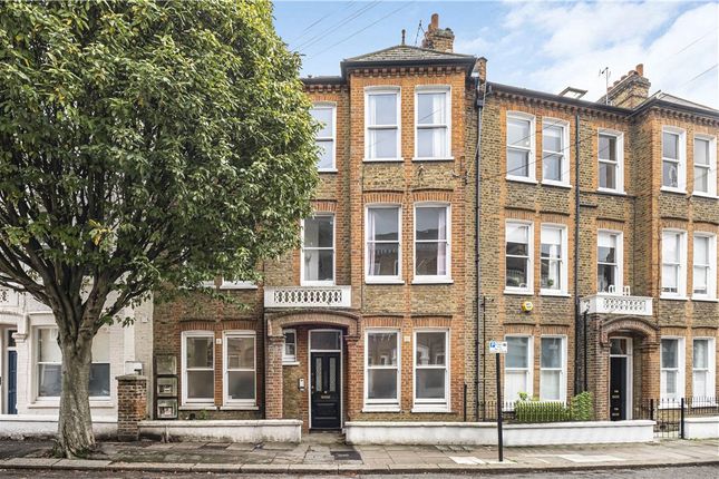 Flat for sale in Tremadoc Road, London