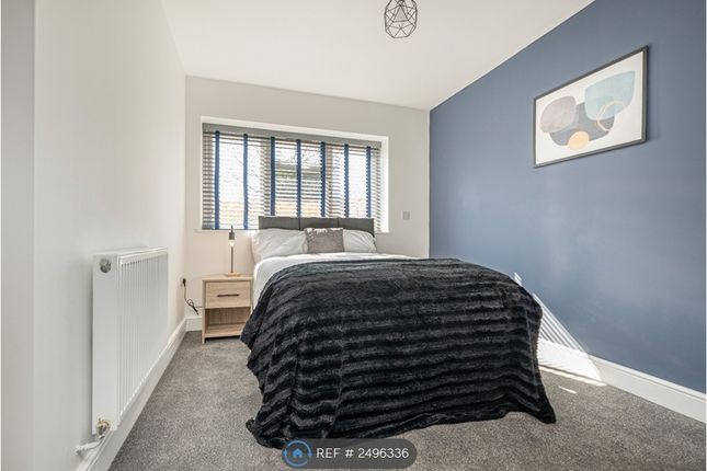 £925 With Own Garden