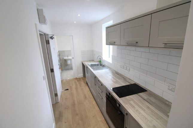 Room 3, 71a Cricklade Road, Swindon photo 5