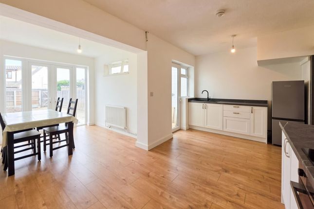 31, Grove Hill, Leigh-On-Sea photo 2