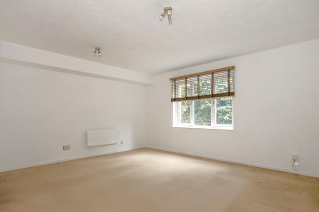 Flat for sale in Maunsell Park, Station Hill, Crawley