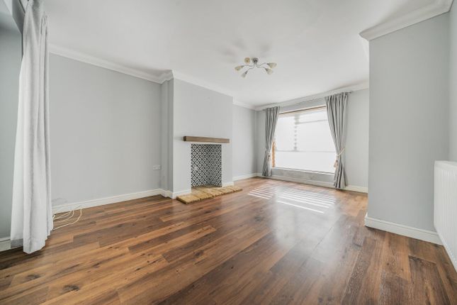 27, Glascoed, Llanelli photo 3