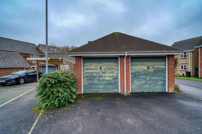 2, Woodmills Close, Stalbridge photo 3