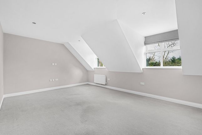 29, Queenswood Crescent, Egham photo 4