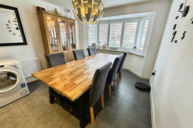 10, Glasspool Road, Wokingham photo 3