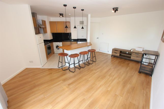 Flat to rent in Spice Court, Quay 430, Asher Way, Wapping