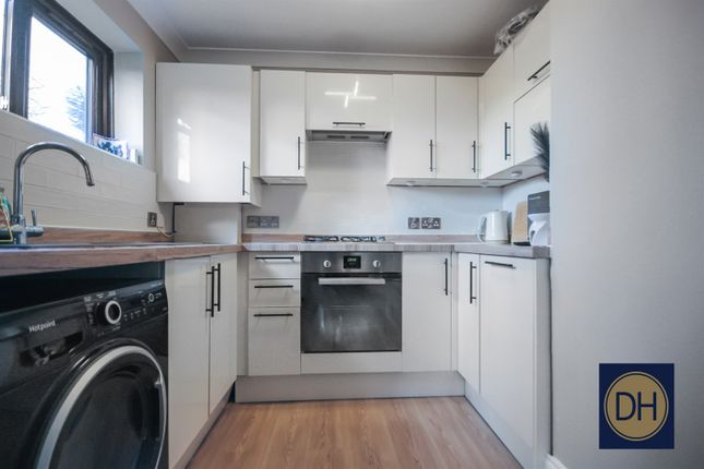 14, Wellington Road, North Weald, Epping photo 3