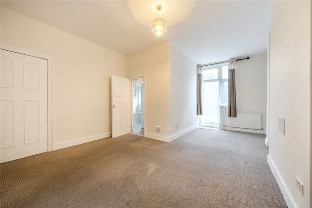 Flat 2, 31, Samos Road, London photo 2