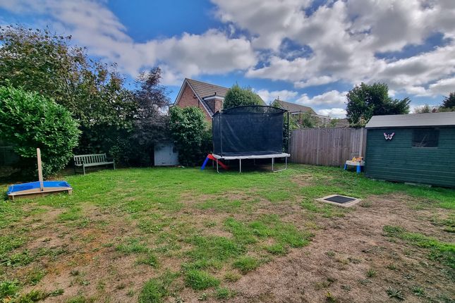 25, Pook Lane, Havant photo 4