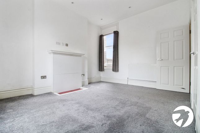 Flat 4, 16, Clarence Place, Kent photo 4