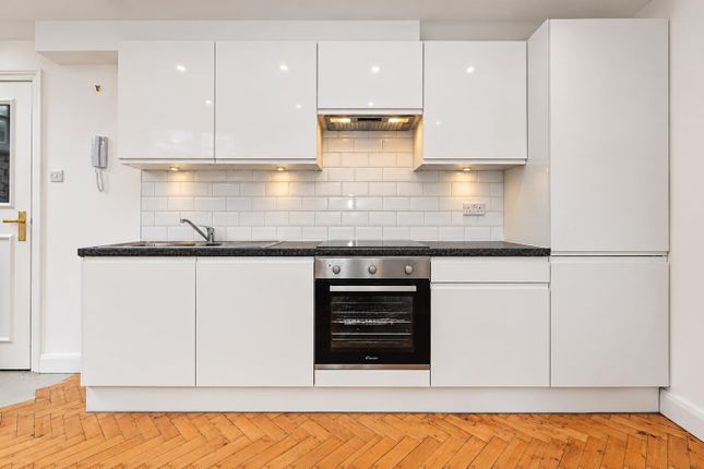 Flat A, 2, Virginia Road, London photo 3