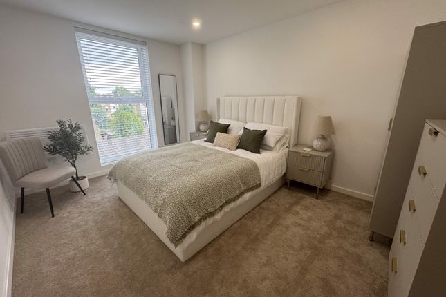Flat 3 Halcyon House, 19, Springbank Road, London photo 2