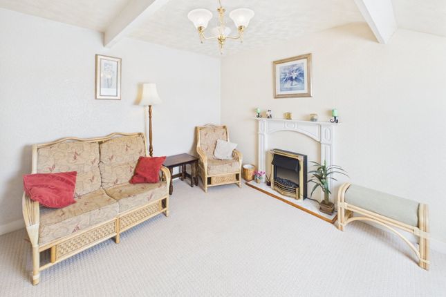 2,Flat 5 Penthouse, Royal Crescent, Whitby photo 2