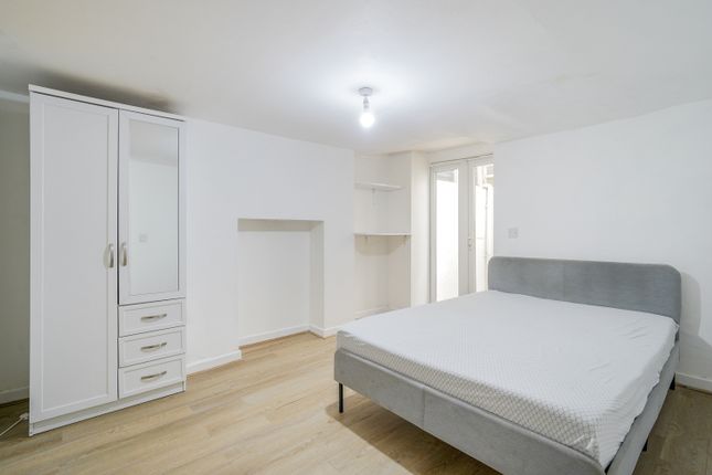 22d, Milkwood Road, London photo 2