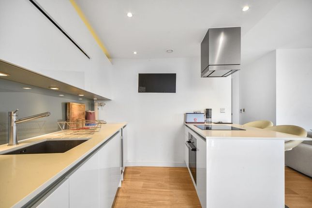 Flat to rent in Avantgarde Place, London