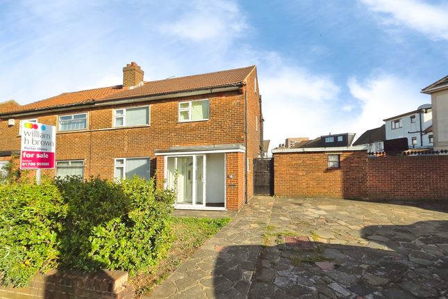 4, Cherry Tree Lane, Rainham photo 2