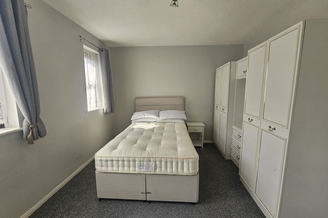 Flat 7, Jade House, Rainham photo 3