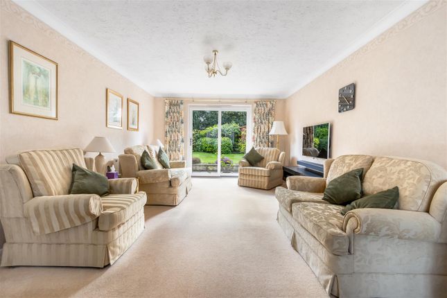4, Chester Close, Potters Bar photo 2
