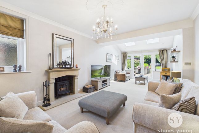 20 Vicarage Lane, Blackburn photo 3