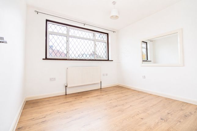 759 (11a), Crosslands Avenue, Southall photo 5