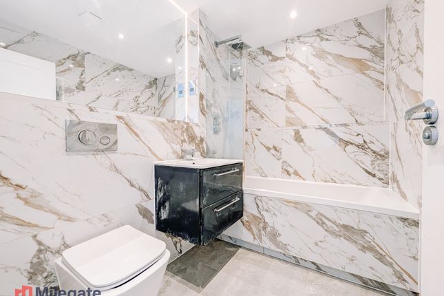Flat 13 31-33, College Road, Greater London photo 3
