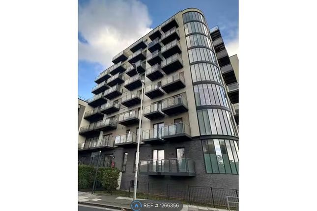 Studio flat on Flat, Panorama Apartments Harefield Road, Uxbridge, £1,395/mo