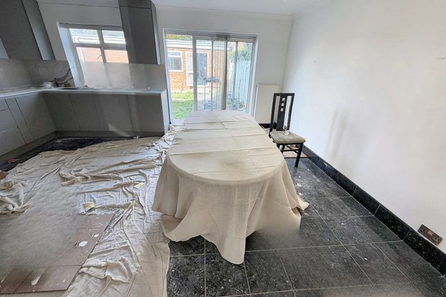 107, Cranford Lane, HOUNSLOW photo 2