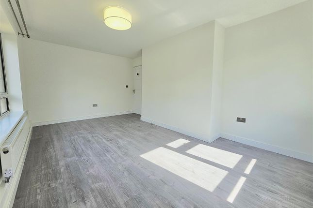 97, Moorfield Road, Uxbridge photo 2