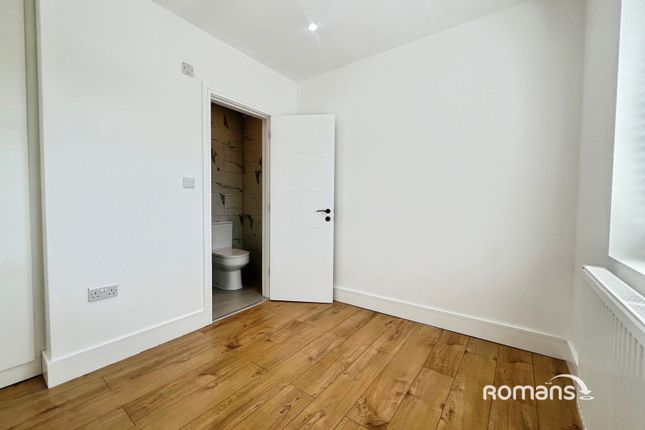 Room 5, 9, Roberts Road, Buckinghamshire photo 2