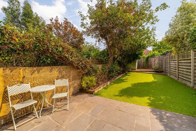 5, Cedar Avenue, Twickenham photo 4