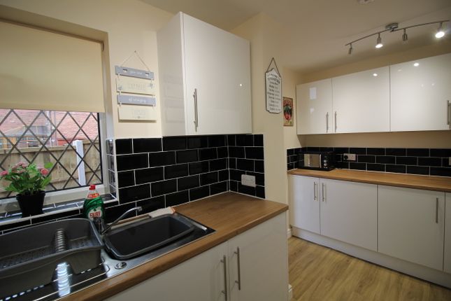 Thumbnail Room to rent in Doncaster Road, South Elmsall