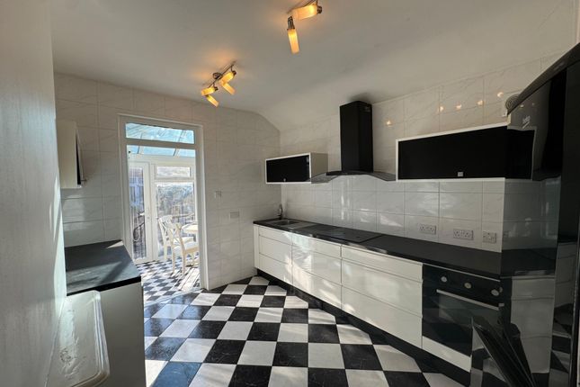 B 4, Wickham Rd, London photo 2