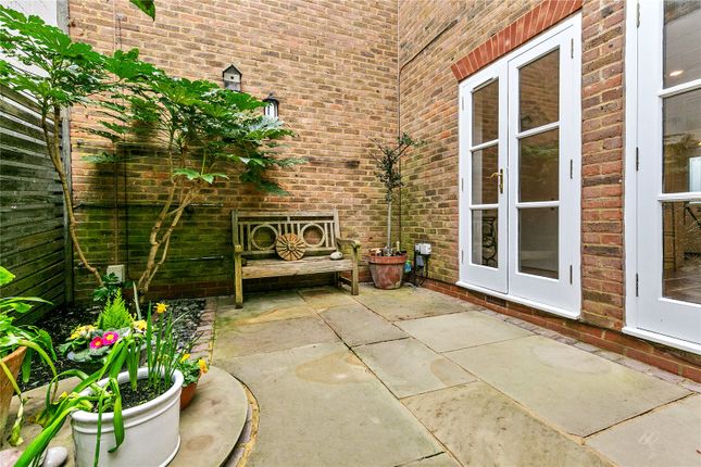 End terrace house for sale in Lancaster Mews, Richmond