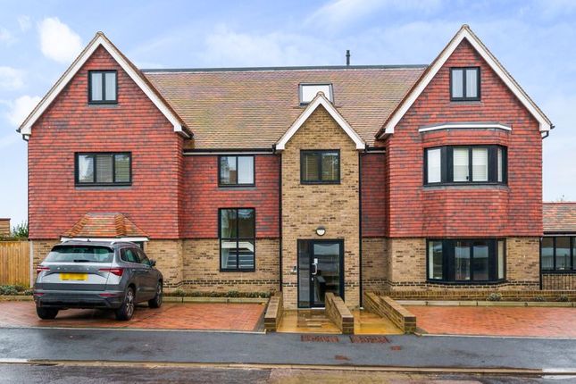 Thumbnail Flat for sale in Hillcrest Road, Hythe