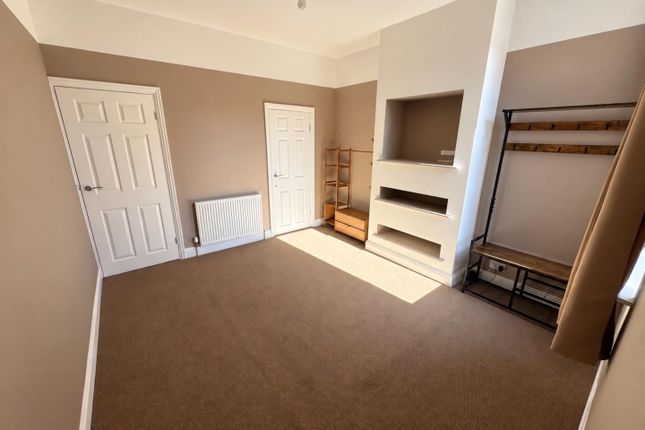 17, Farman Road, Coventry photo 4