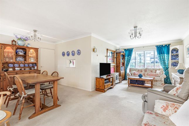 13, Tithe Close, Gazeley photo 2