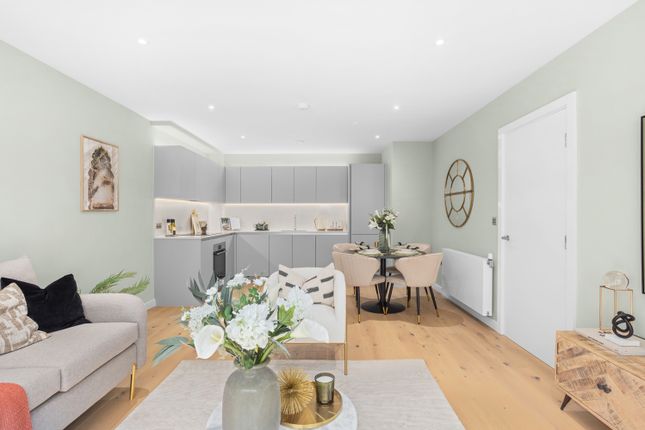 Flat for sale in King's Grove, Islington