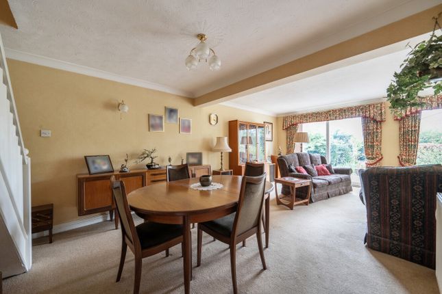 15, Kerrs Way, Swindon photo 3