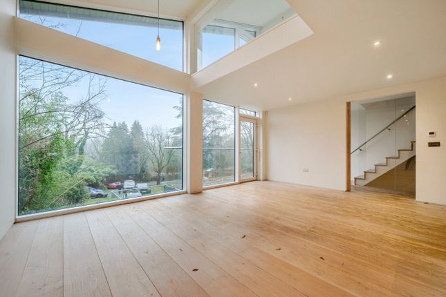 4 Bronlei Woods,, Birtley Road, Guildford photo 4